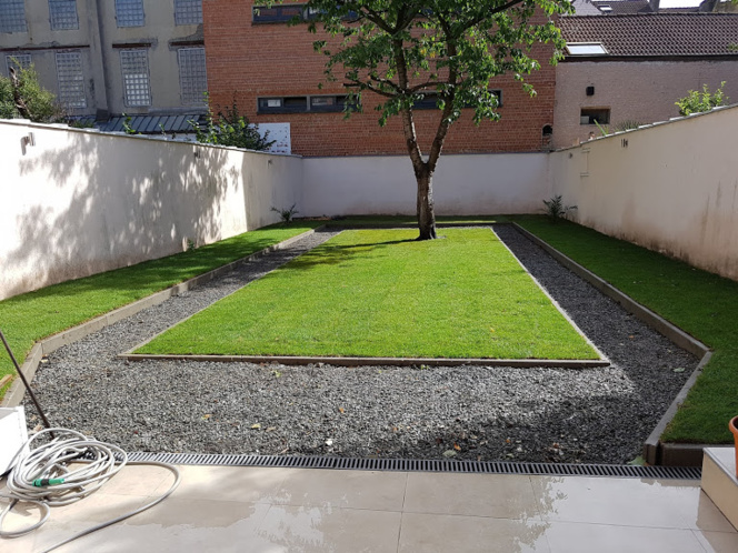 Refaire, réparer ou réarranger votre pelouse - Pose de gazon en rouleaux Refaire, réparer ou réarranger votre pelouse - Pose de gazon en rouleaux