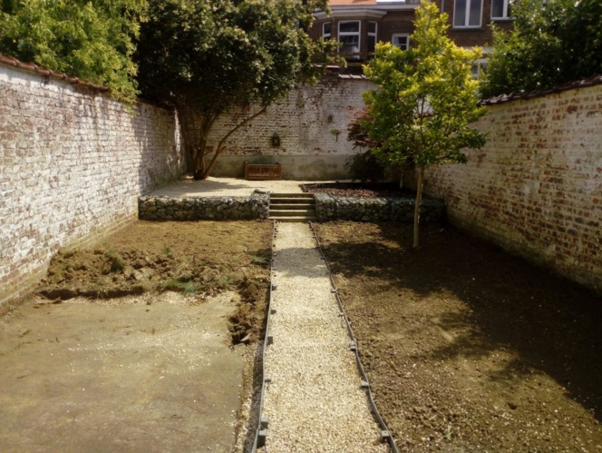 Refaire, réparer ou réarranger votre pelouse - Pose de gazon en rouleaux Refaire, réparer ou réarranger votre pelouse - Pose de gazon en rouleaux